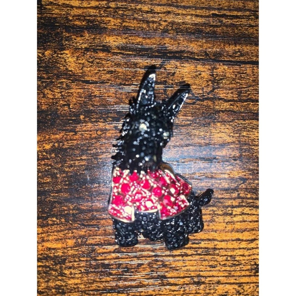 Macys Holiday Lane Gold-Tone Black &‎ Red Crystal Scottie Dog Pin.